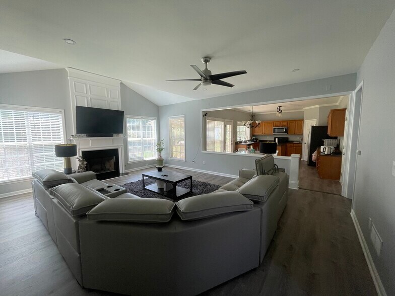 Living room - 5032 Crystal Downs Ln