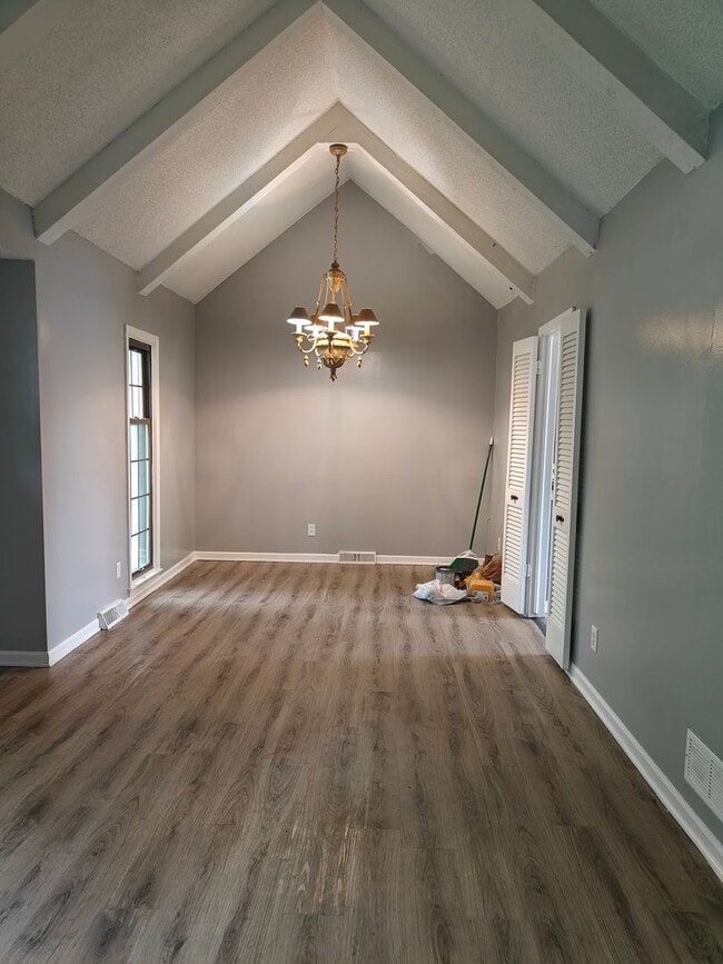 Building Photo - Corner Lot, Fenced yard, Large Master Suite