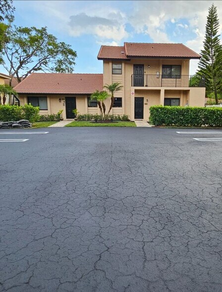 Building Photo - 11604 NW 45th St