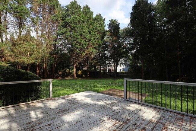 Building Photo - 110 Hayfield Way
