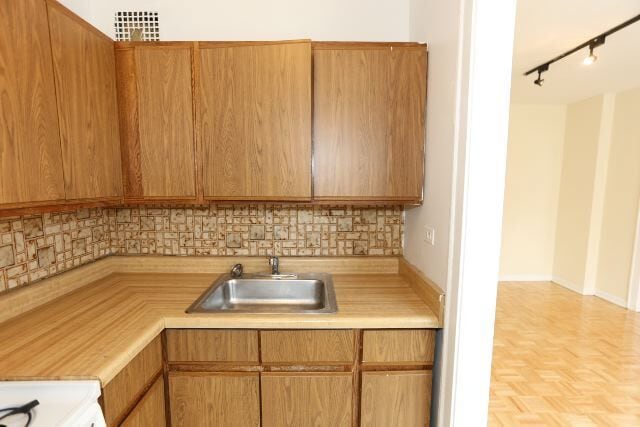 Building Photo - 735 W Belmont Ave