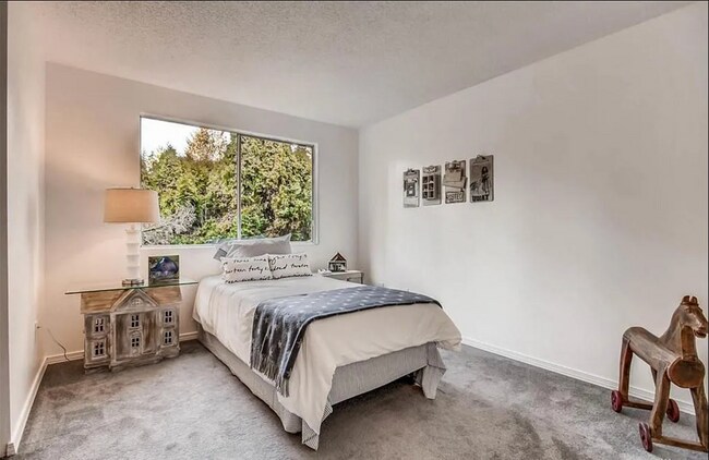 Building Photo - Spacious 5BR Home in Wild Tree – Ideal for Multi-Generational Living!