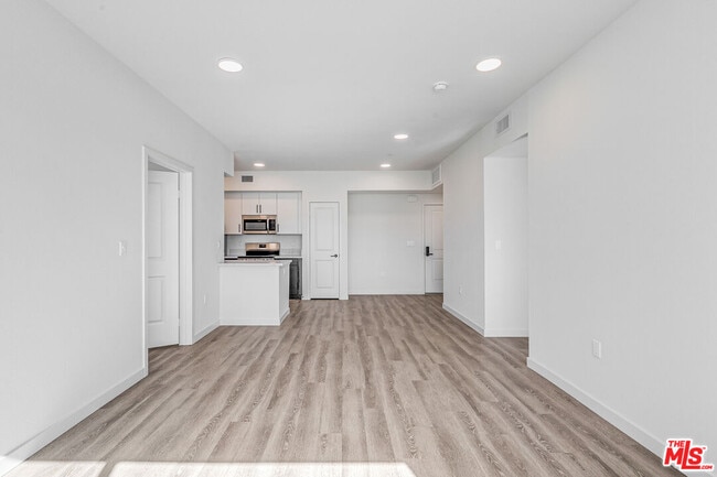 Building Photo - 10824 Blix St