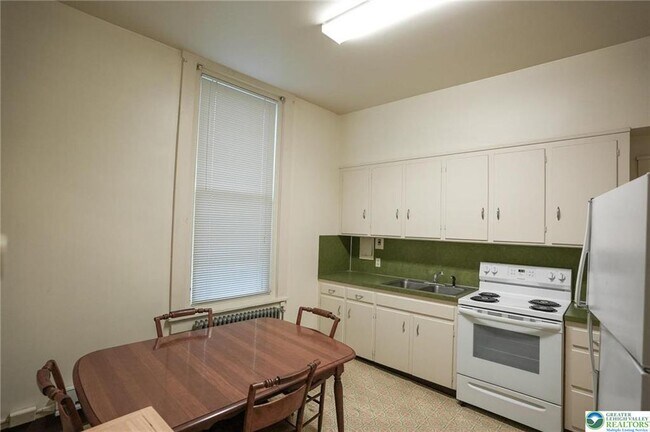 Building Photo - 242 Delaware Ave