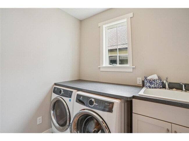 Building Photo - 11433 Wildflower Dr