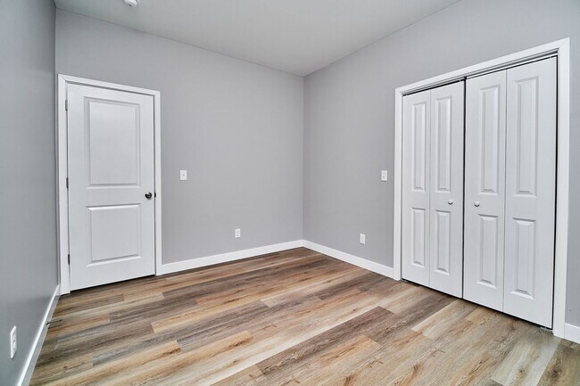 Building Photo - 415 Dequincy St