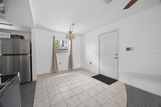 Building Photo - 1567 SE 27th St