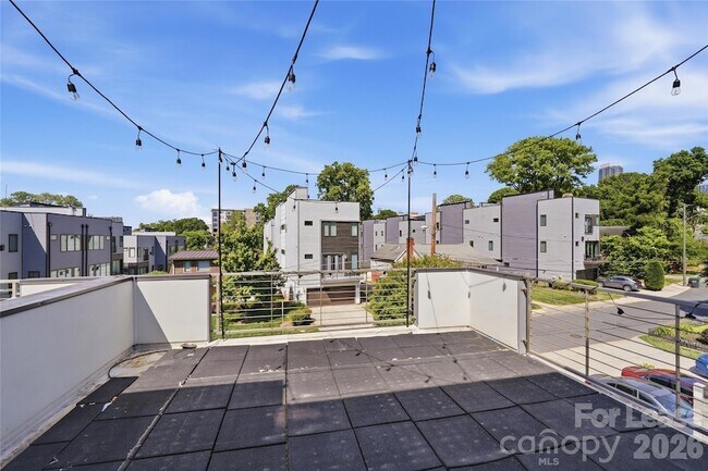 Building Photo - 919 Westbrook Dr