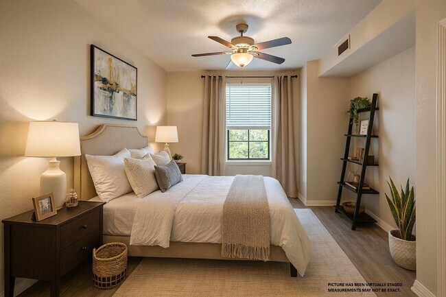 Building Photo - 1x1 New flooring, stove, washer/dryer. Includes Balconette facing a quiet tree lined street.