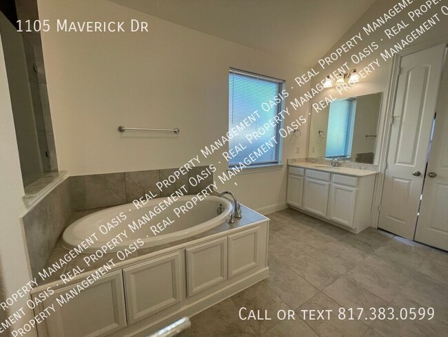 Building Photo - 1105 Maverick Dr
