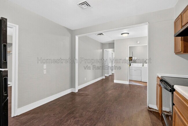 Building Photo - 426 Plaza Ave