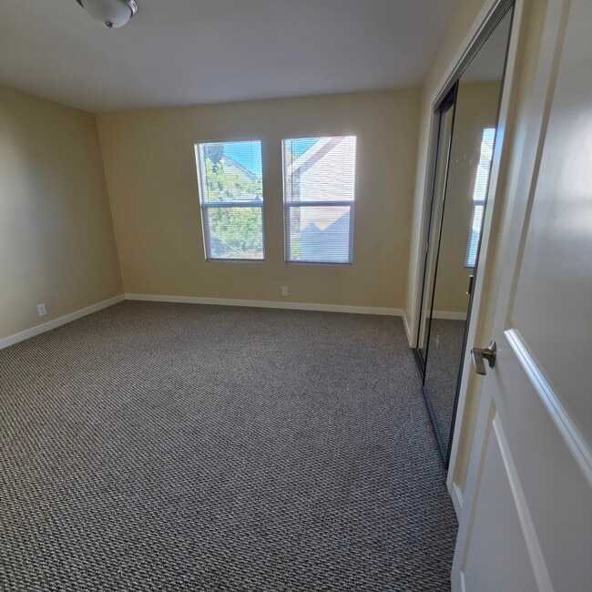 Building Photo - 2179 Beebee St