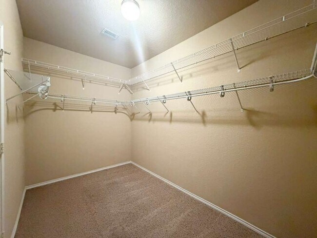 Building Photo - Discover Spacious One-Story Living in Mockingbird Heights!