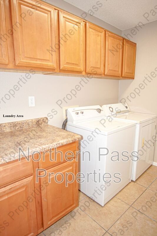 Building Photo - 10790 Adin St