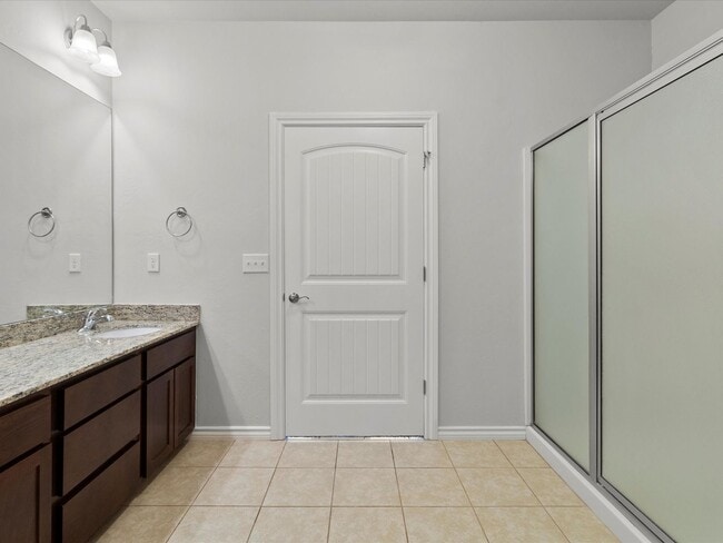 Building Photo - Gorgeous newer 2br 2.5ba Townhome!!