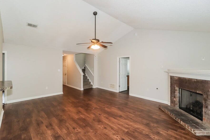 Building Photo - 8161 Loden Cove