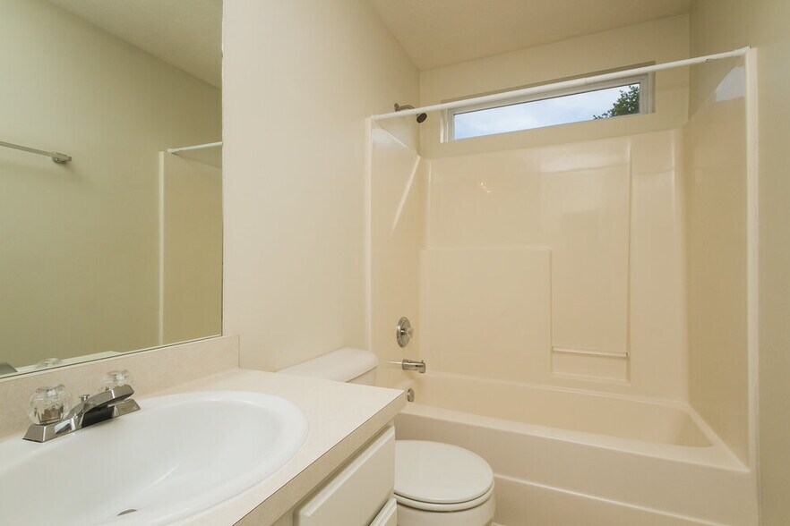 Building Photo - 1701 Stone Hollow Ct