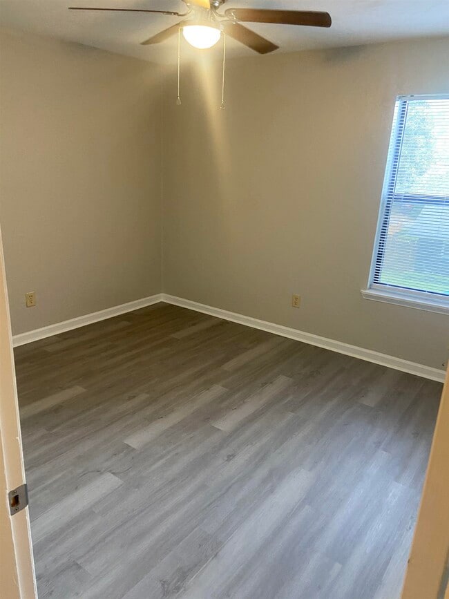 Building Photo - 1830 Sylvan Ct