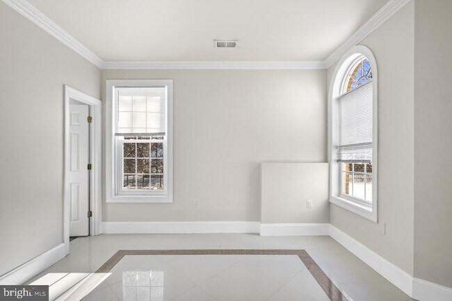 Building Photo - 8330 Westchester Dr