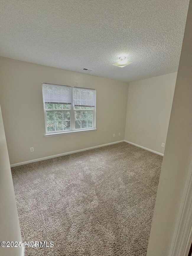 Building Photo - 319 Bracken Pl