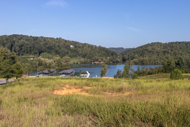 Building Photo - 509 Broadberry Ave