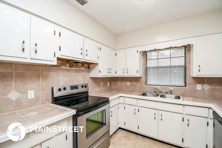 Building Photo - 2438 Kellow Cir