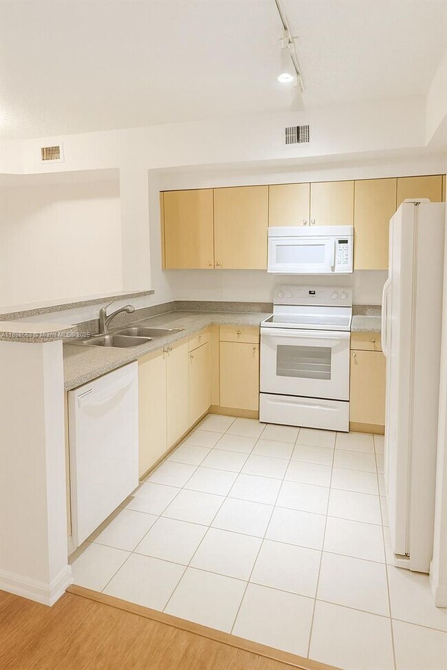 Building Photo - 8040 N Nob Hill Rd