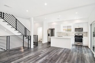 Building Photo - 10924 1/2 Hesby St