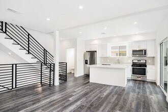 Building Photo - 10924 Hesby St