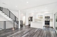 Building Photo - 10924 1/2 Hesby St