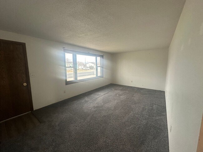 Building Photo - Three bedroom, Two bathroom home located i...