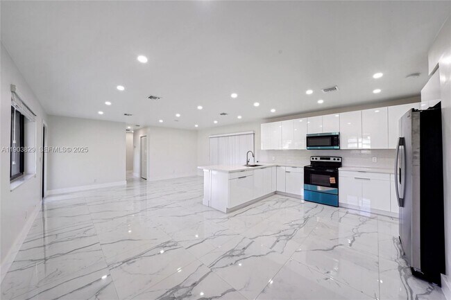 Building Photo - 4670 NW 5th St