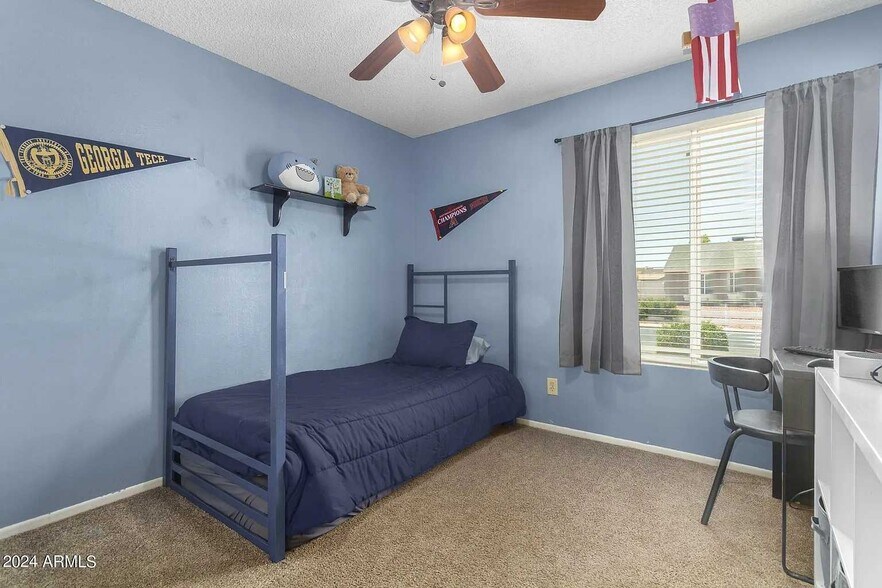 Building Photo - 716 E Hackamore St