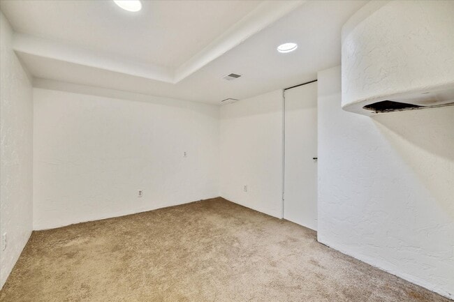 Building Photo - Charming 1-bedroom with office, 1-bathroom...