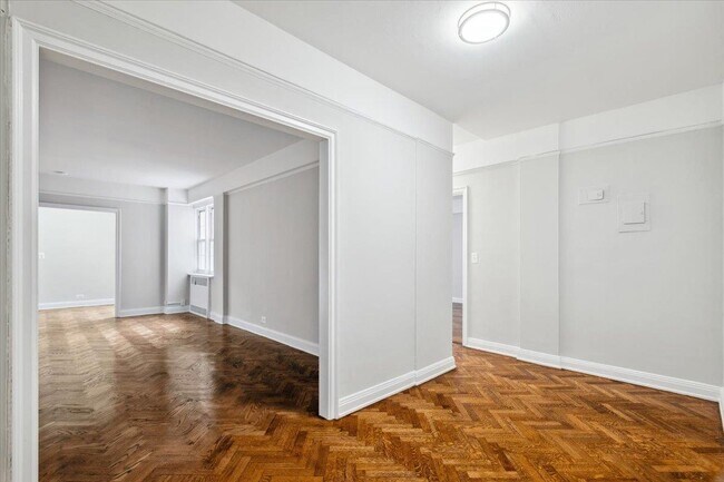 Building Photo - 45 Popham Rd