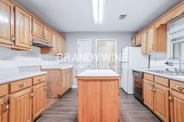 Building Photo - 205 Oak Shores Dr