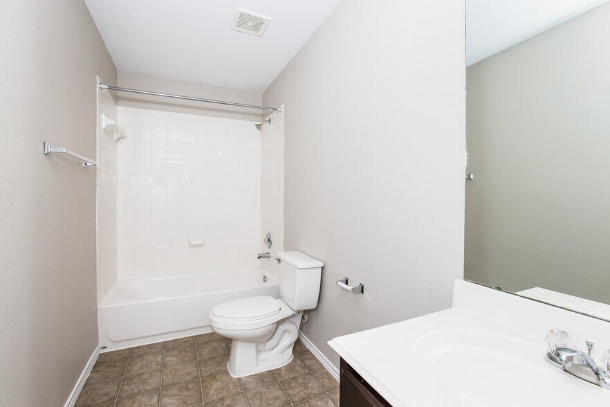 Building Photo - 7615 Shavano Ln