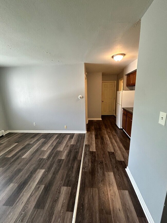 Interior Photo - 1418 W Mitchell St