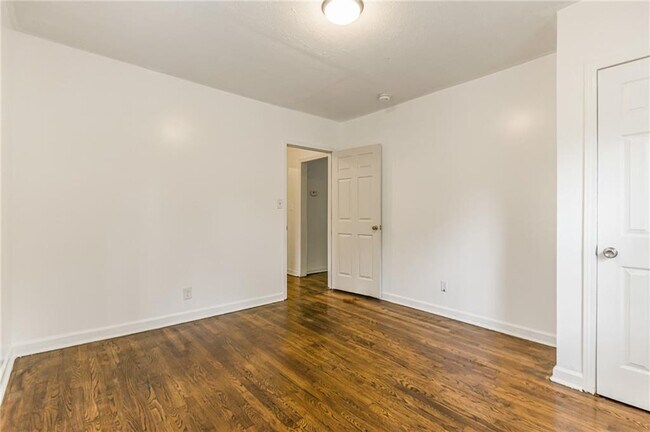 Building Photo - 937 Lawton St SW