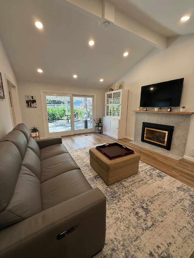 Building Photo - Stunning Fully Remodeled 4-Bedroom 2 Bathroom Home with Designer Kitchen & Spacious Open Layout i...