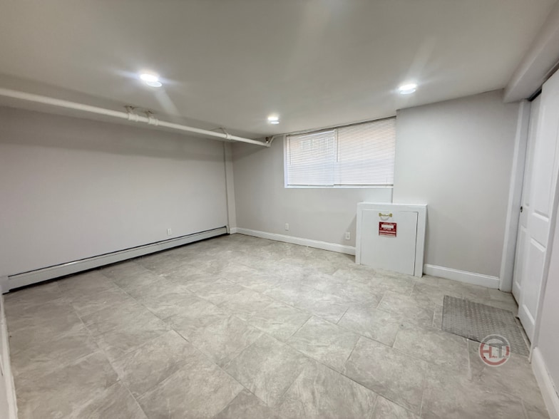 Building Photo - 1952 Ellis Ave