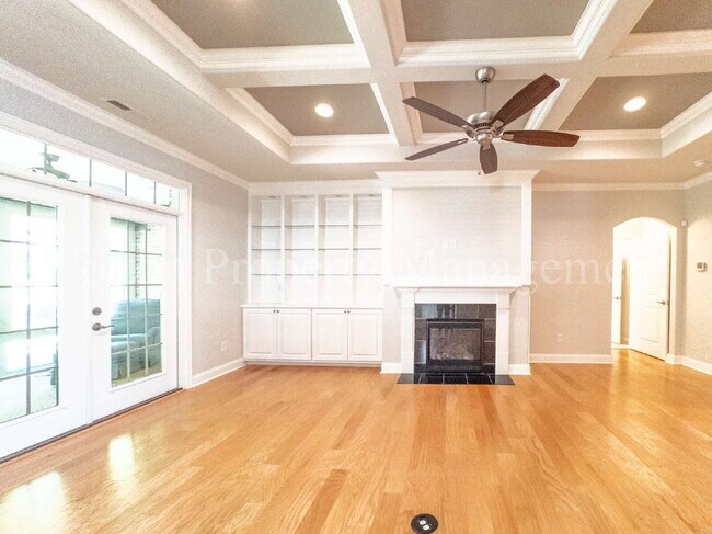 Building Photo - 633 Jenoa Dr
