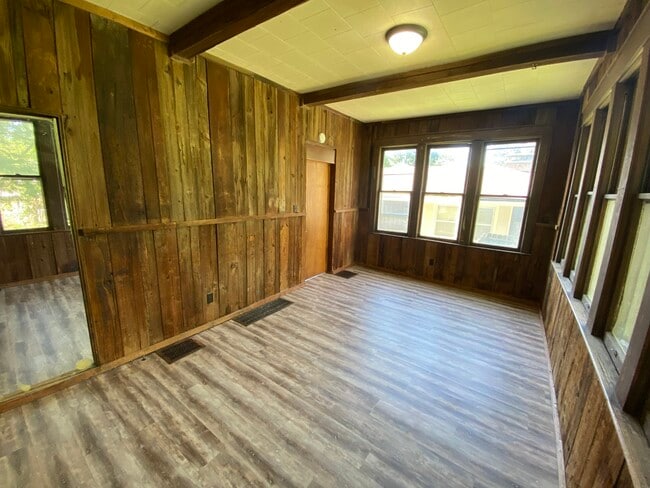 Building Photo - 1510 N Walnut St
