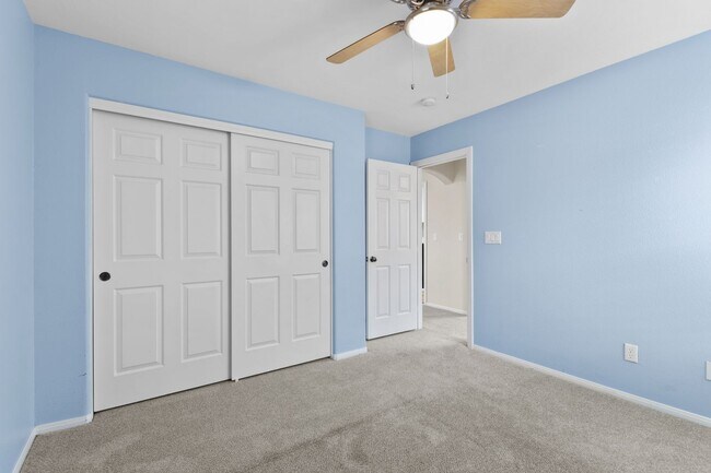 Building Photo - SE!! Pebble and Pollock!! Crystal Springs!...