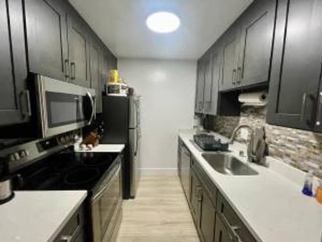 Building Photo - 6 MONTHS SHORT TERM RENTAL FURNISHED CONDO AVAILABLE