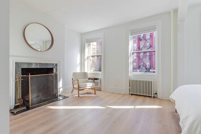 Building Photo - 209 1st Ave