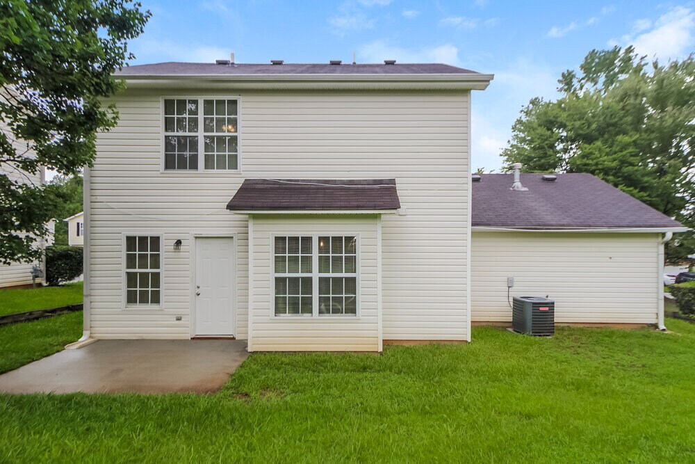 Building Photo - 2028 Oak Terrace Dr SE
