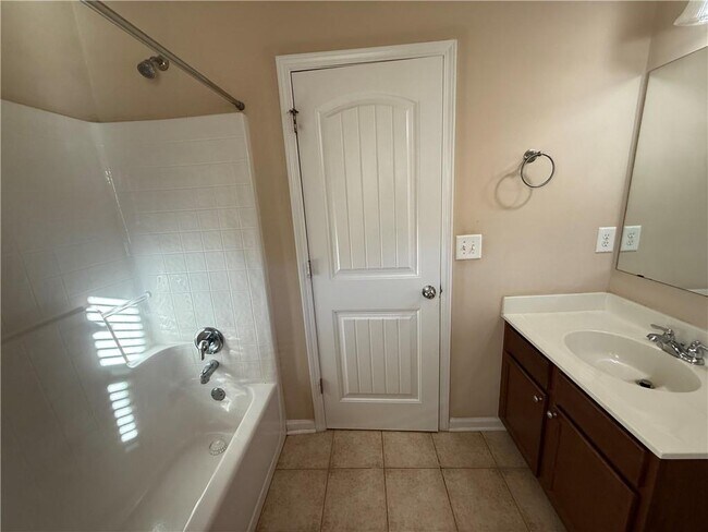 Building Photo - 480 Meadow Hill Dr