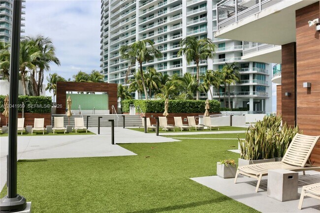 Building Photo - 350 S Miami Ave
