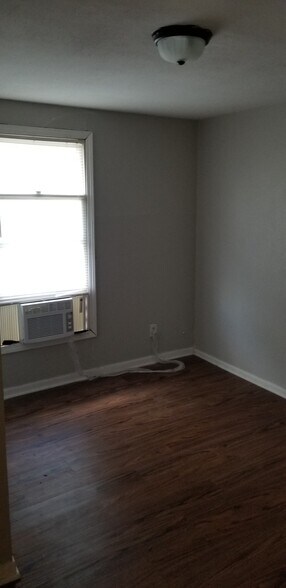 Building Photo - 1117 E Nettie Ave